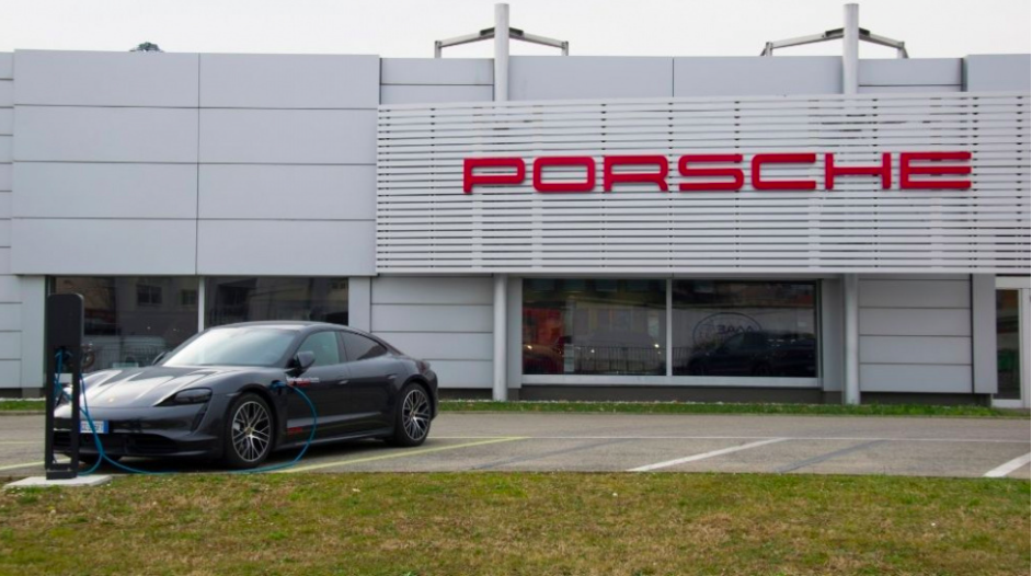 Porsche Holding stabilized its Retail turnover in 2020 thanks to its acquisitions and the rebound in China