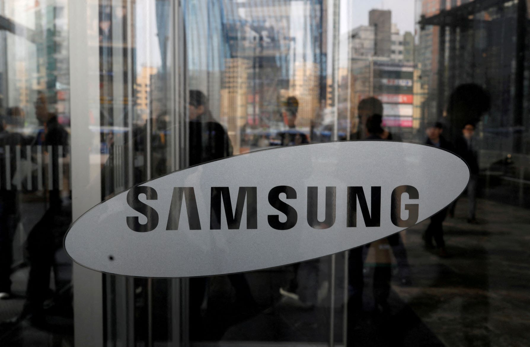 Samsung wants to raise prices for outsourced chips, reports Bloomberg TV