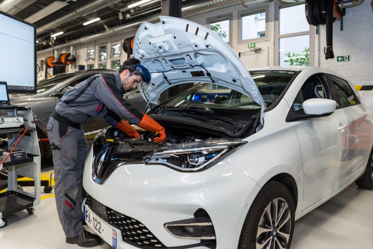 Le Garac lance sa formation "Maintenance des véhicules électriques à batterie", une première en France