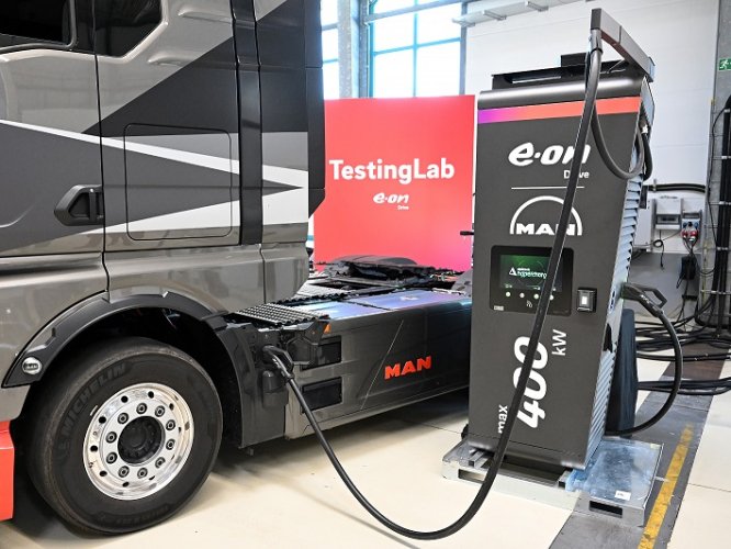 Camions électriques : MAN et E.ON comptent installer 400 bornes de recharge en Europe